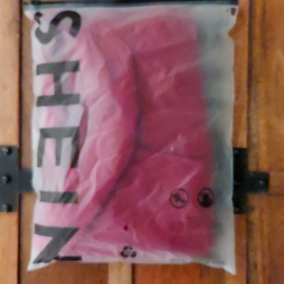 Beautiful NWOT 1XL red maxi dress with pockets from SHEIN - Picture 2 of 4